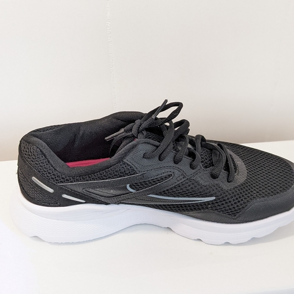 NWOT memory foam sneakers by Fila - Picture 5 of 16